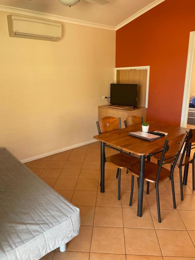 Outback Oasis Caravan Park Carnarvon Esterno foto