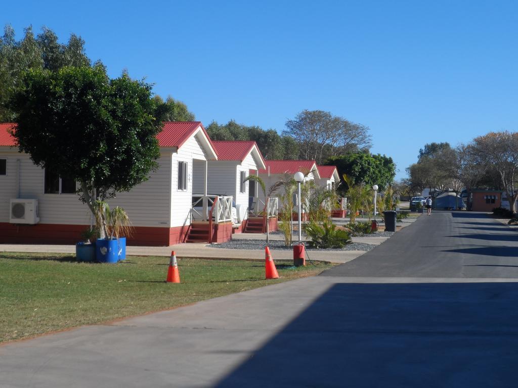 Outback Oasis Caravan Park Carnarvon Esterno foto