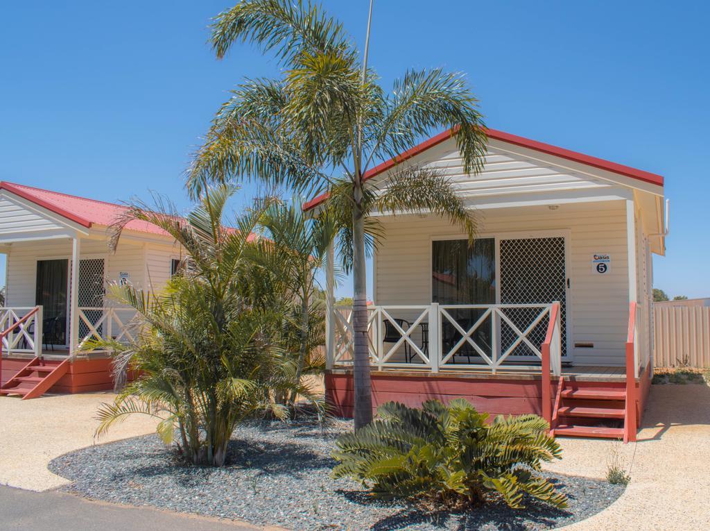 Outback Oasis Caravan Park Carnarvon Esterno foto