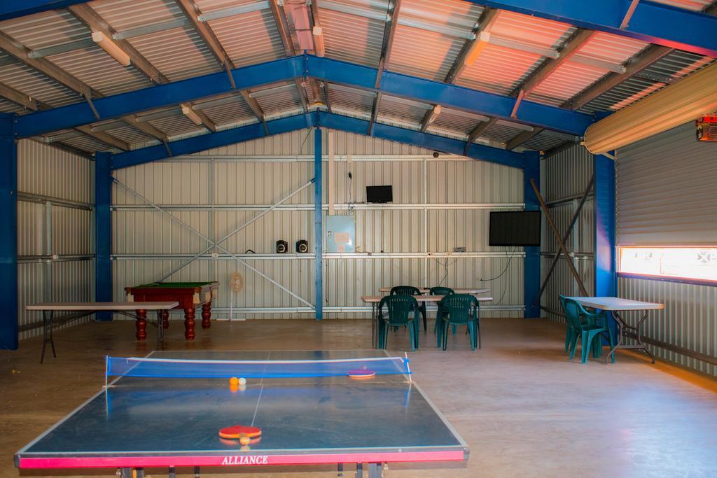 Outback Oasis Caravan Park Carnarvon Esterno foto